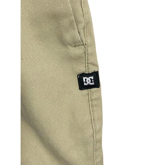 DC Shoes Khaki Chino Shorts Relaxed Fit Flat Front Pockets Mens Size 40 Stretch - Picture 2 of 9